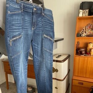 White house Black Market skinny Jeans with zipper details